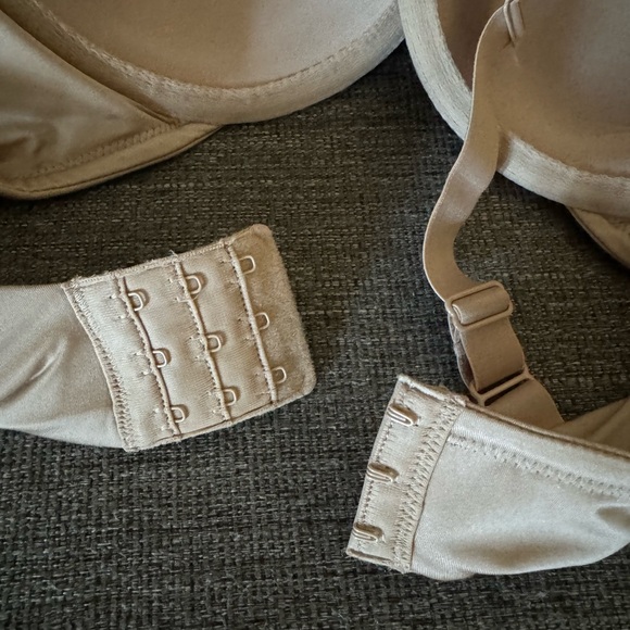 Underwire Contour Bra - Picture 3 of 4